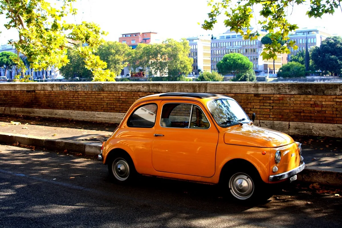 maturità 2024: quest'anno ricorre il 125° anniversario della fondazione della FIAT: Importante casa automobilistica italiana, qui il modello più iconico la 500